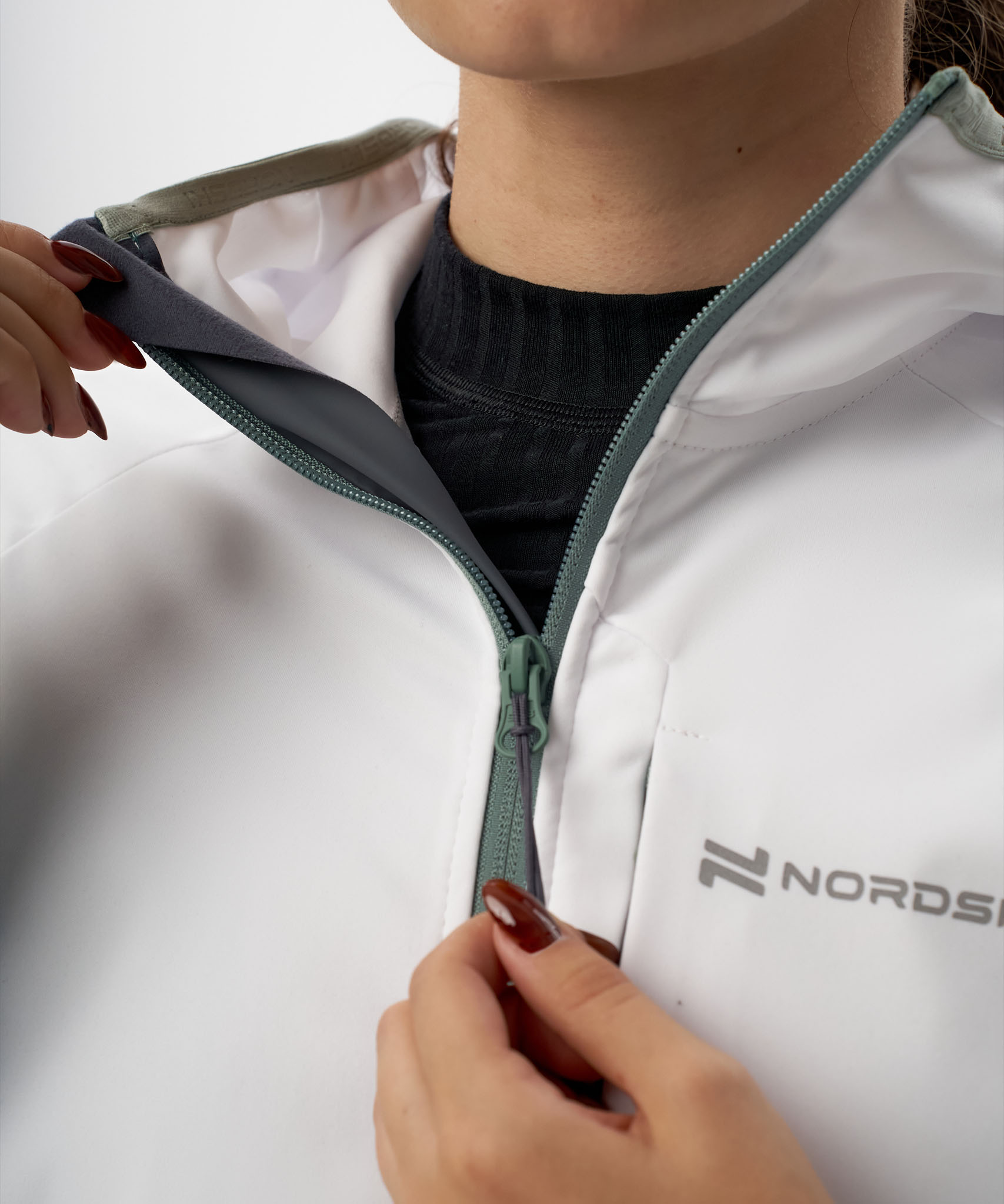 Тренировочная куртка Nordski PRO TOUR HOOD White/Dark Mint/Ice Mint W